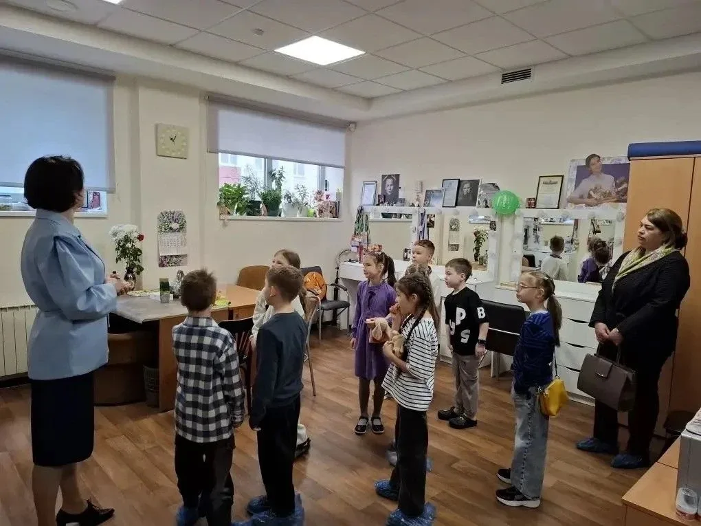 Ученики 1 «Б» класса побывали в театре актёра и куклы «Петрушка» и познакомились с удивительным миро
