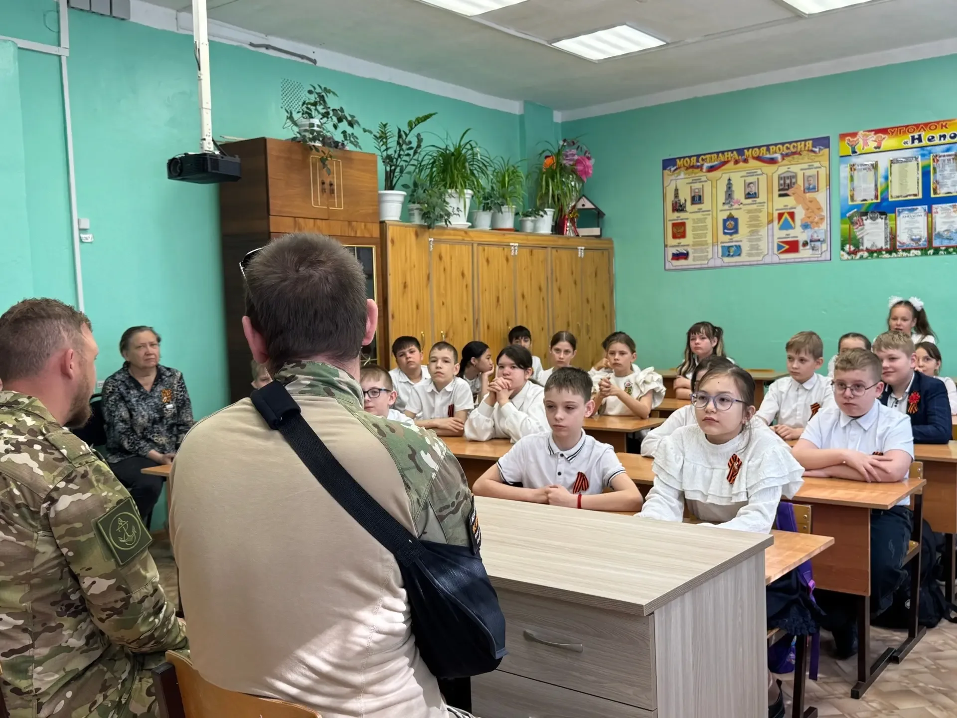 В Лиманской школе № 2 прошел особенный день. Ученики смогли лично пообщаться с теми, кто сегодня сто