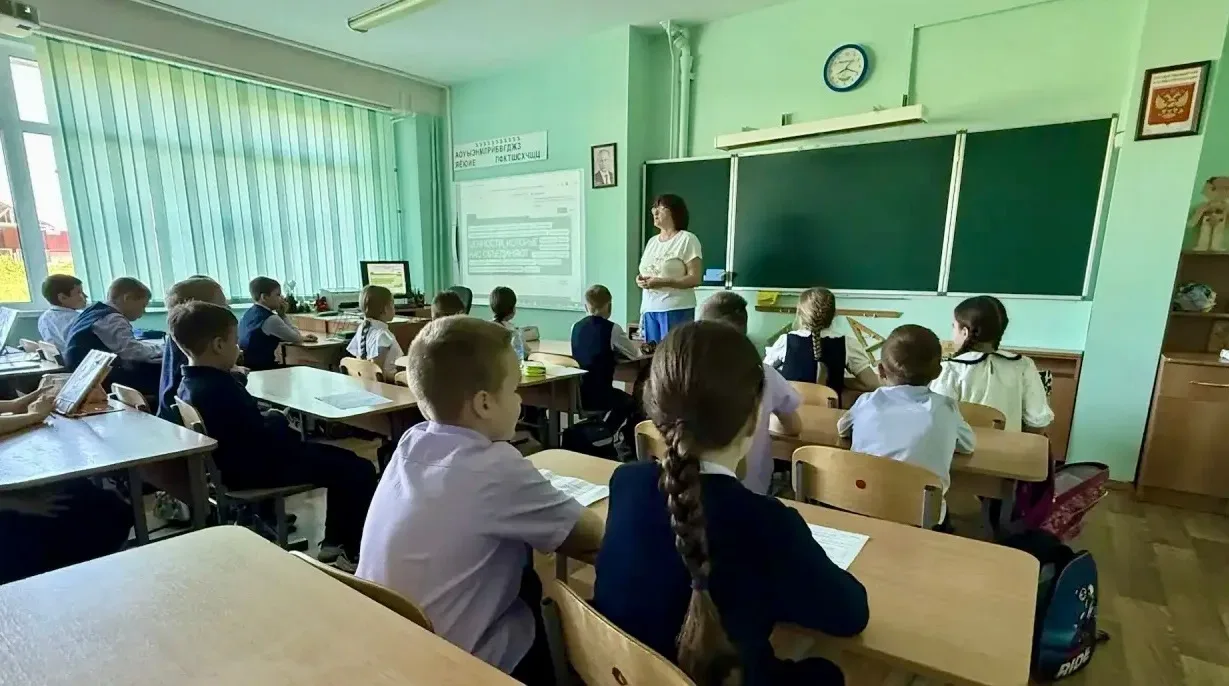 Школа с.Засечное: Разговоры о важном «Ценности, которые нас объединяют» В школе  с. Засечное состоял