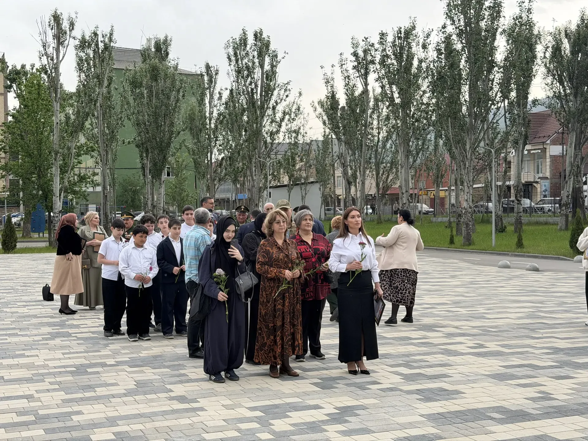 🇷🇺 Память жива: возложение цветов к памятнику Абдулхакима Исмаилова  Сегодня в нашей гимназии состоя