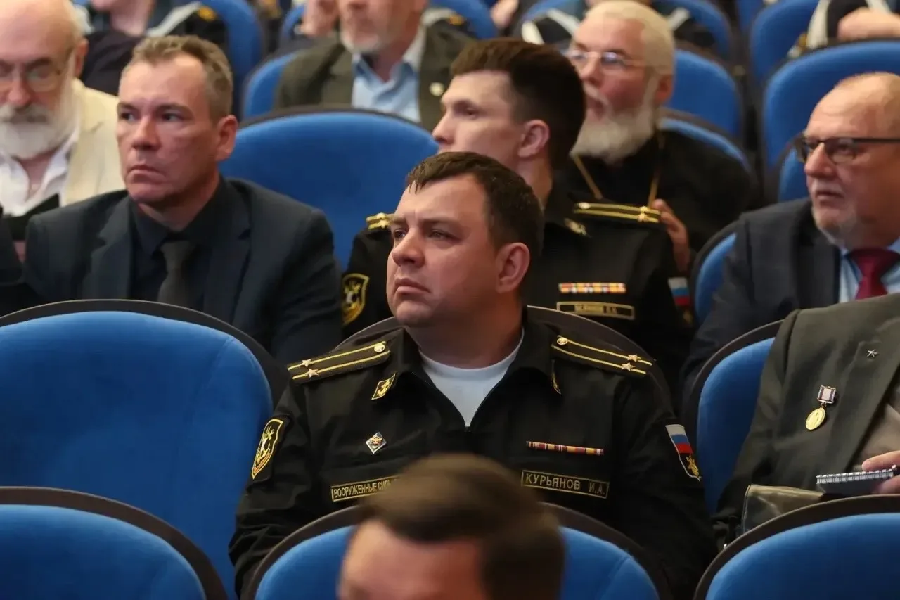 Дмитрий Захаров:  Сейчас нахожусь в Архангельске на семинаре Российского военно-исторического общест