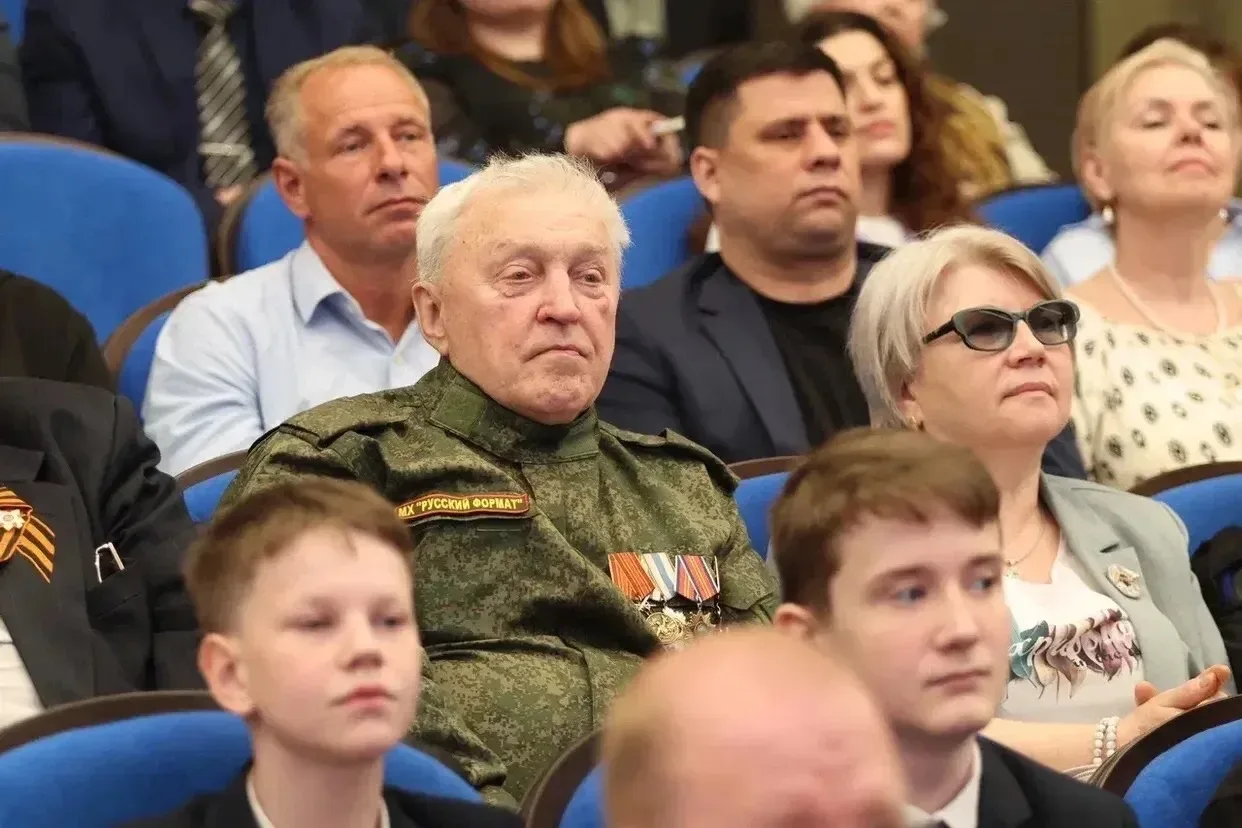 Дмитрий Захаров:  Сейчас нахожусь в Архангельске на семинаре Российского военно-исторического общест
