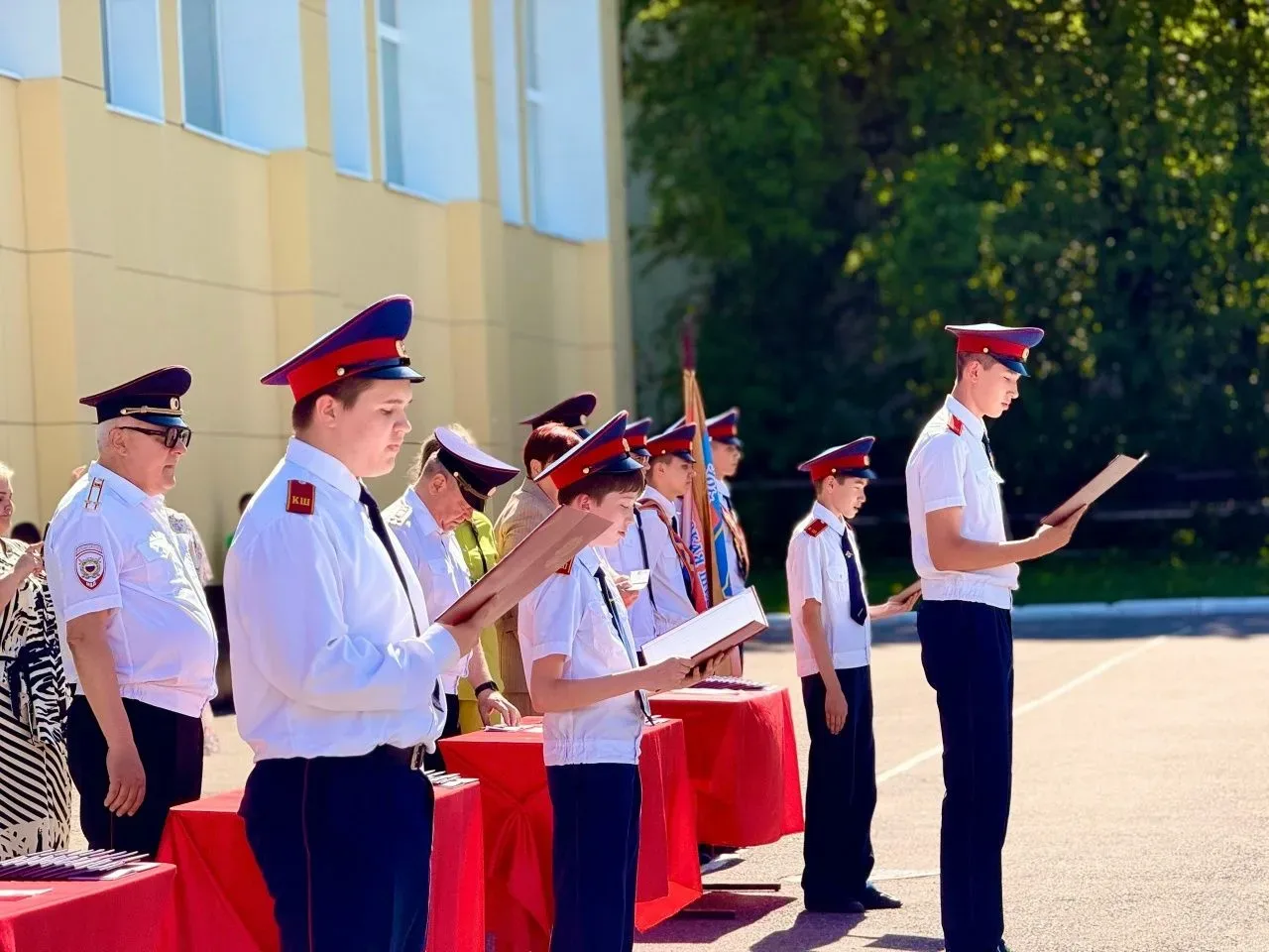 Будущие защитники порядка: в Чебоксарах кадеты приняли присягу  В Чебоксарах, в кадетской школе имен