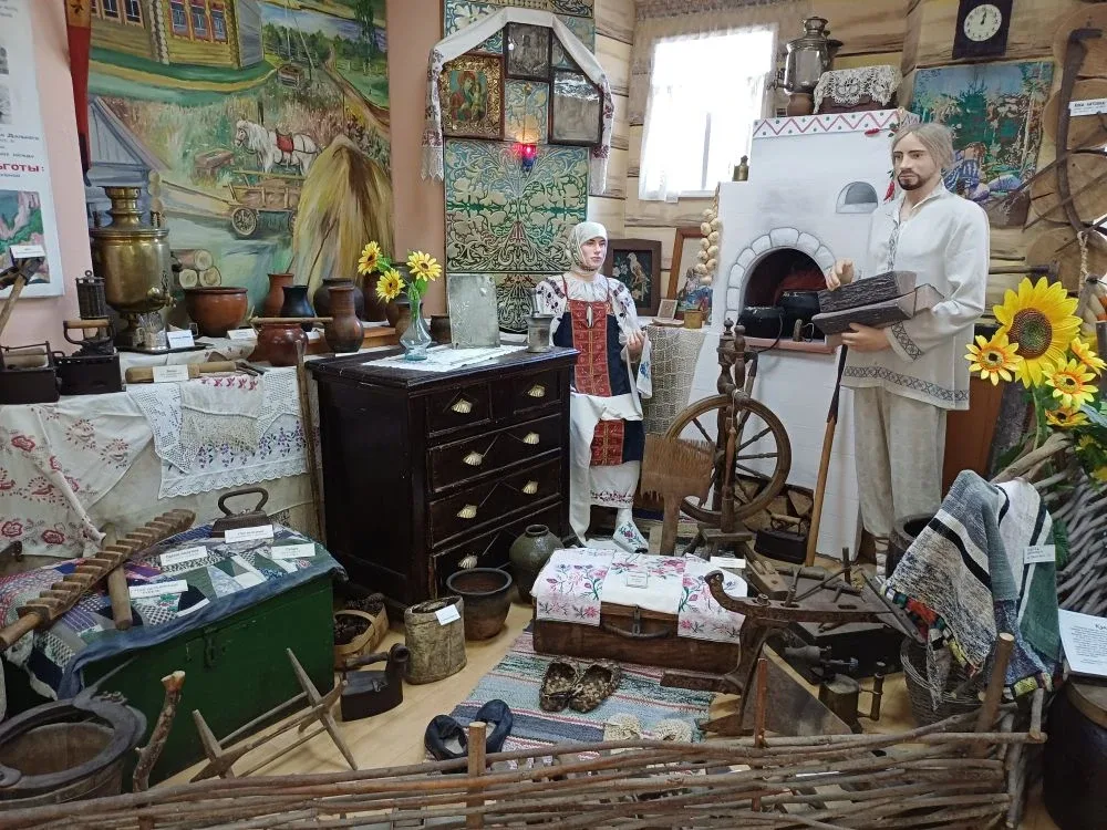Экскурсия в Краеведческий музей посёлка Кировка  ✅Учащиеся 7 «Г» класса  с учителем по биологии Хиль