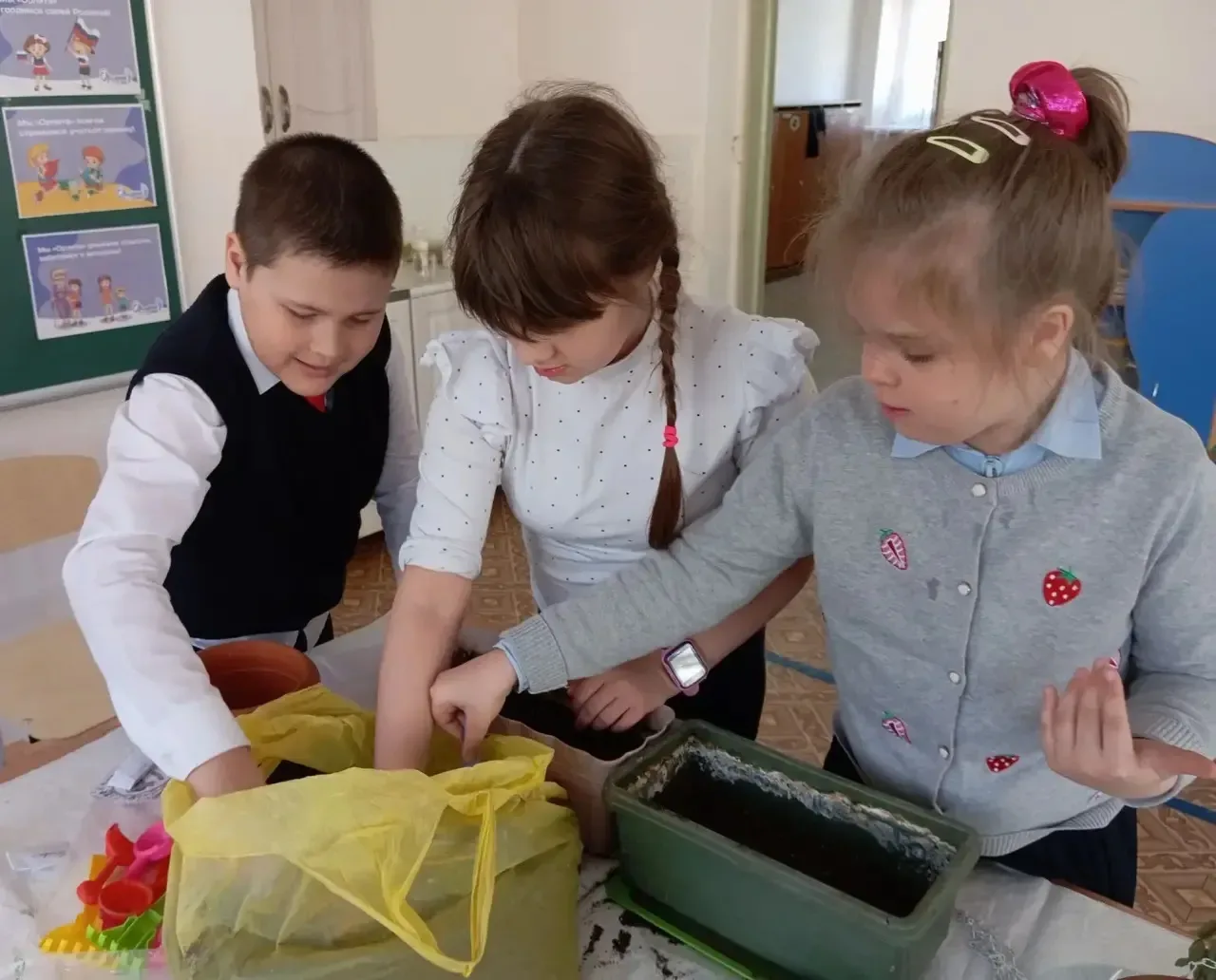 🌱 Наш помощник — огород! 🌱  Ребята 2 «В» класса уже вовсю готовятся к новому огородному сезону!  Мы 