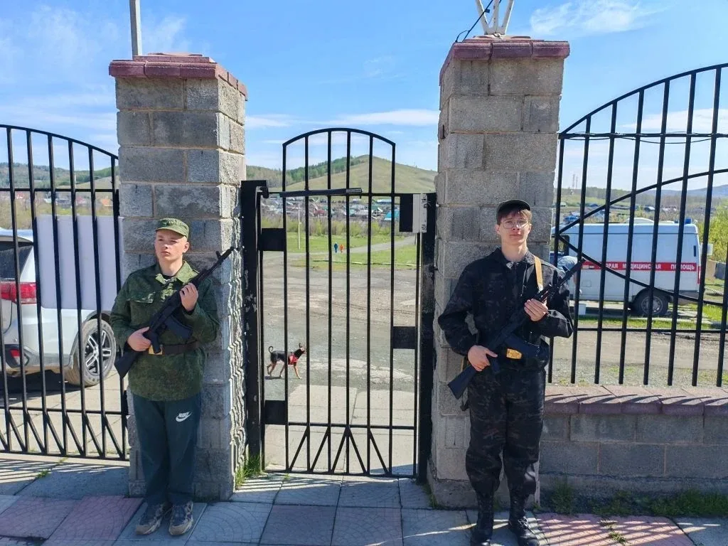 Наши ученики вернулись с учебных сборов! 🎉  Учебные военные сборы школьников — это обязательные прак