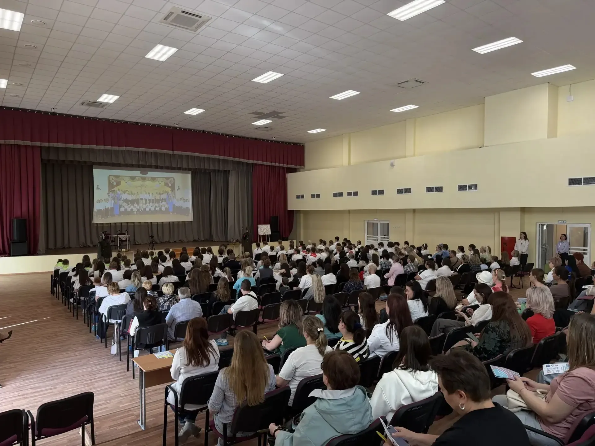 🎉 Слет школьных советов: вместе мы — сила! 💪  В нашей школе состоялось грандиозное событие — первый 