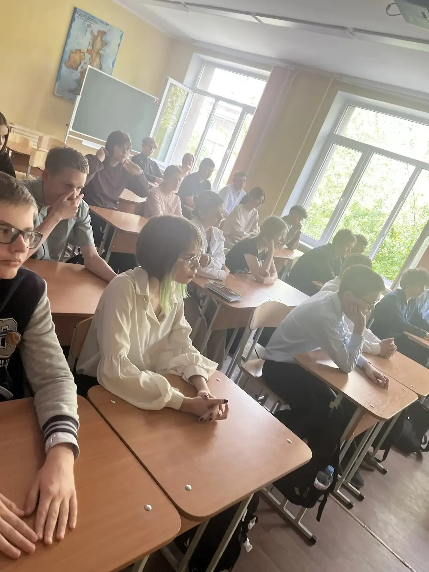 🌟 Профориентационная встреча в 8Б: живой пример профессии маркетолог-дизайнер!  🔊👏Несмотря на прибли