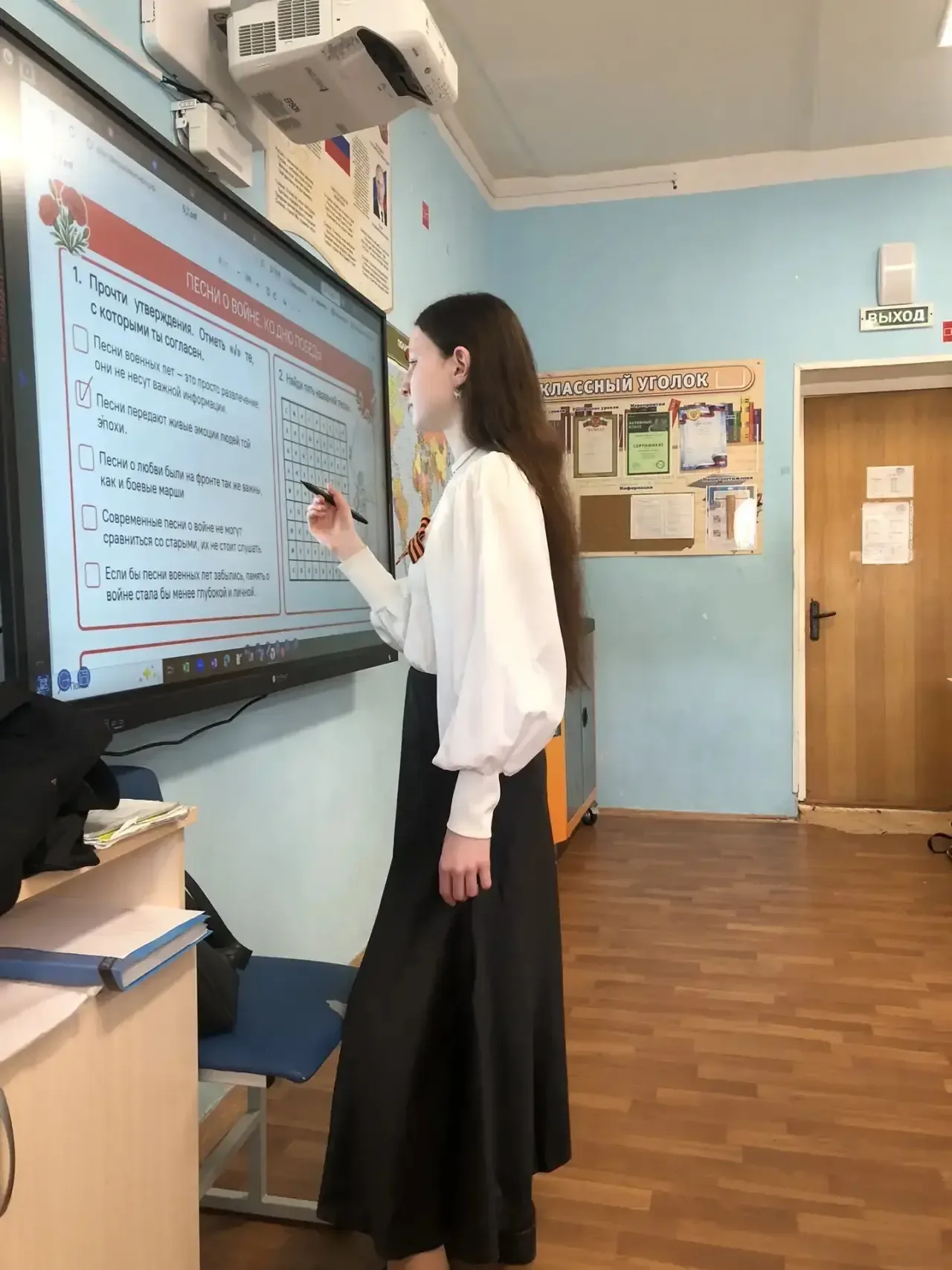 🎼 «РАЗГОВОРЫ О ВАЖНОМ»: ПЕСНИ, КОТОРЫЕ ПРИБЛИЖАЛИ ПОБЕДУ   Сегодня в нашей школе прошло очередное за
