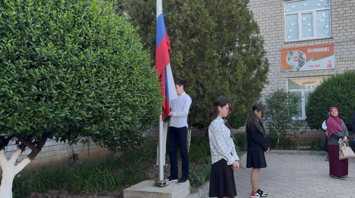 12 мая в МБОУ «СОШ12»прошла торжественная линейка на тему: «Права, ответственность и обязанности» Це