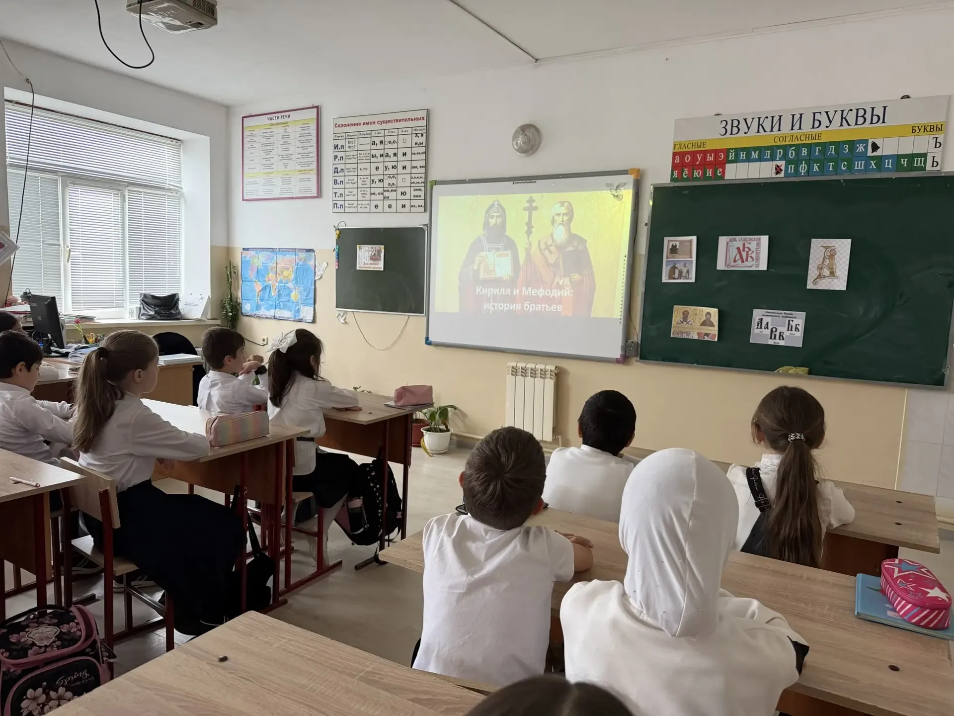 Сегодня в 3 «Г» классе прошёл  классный час, посвященный Дню славянской письменности и культуры.  Ис