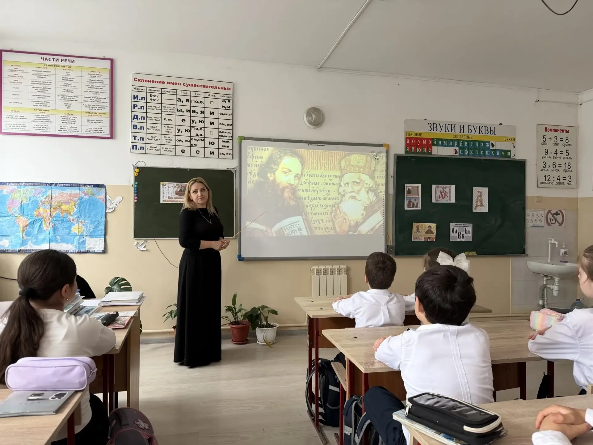 Сегодня в 3 «Г» классе прошёл  классный час, посвященный Дню славянской письменности и культуры.  Ис