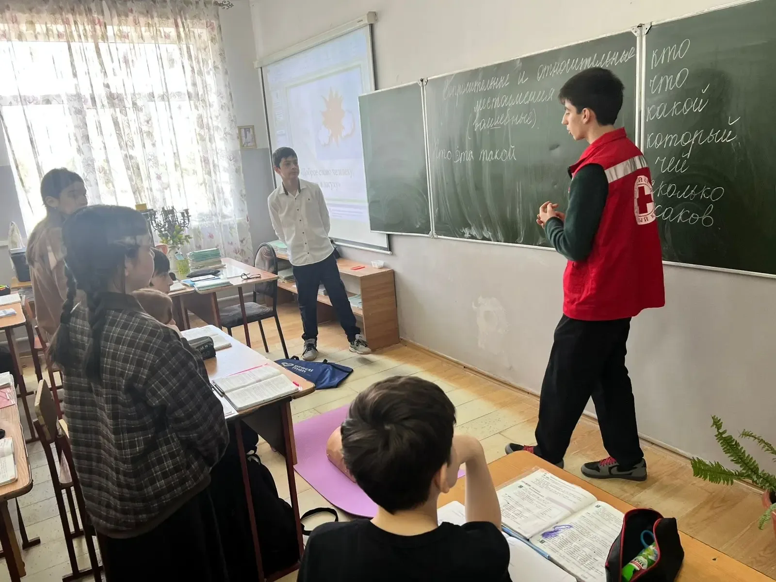 8 мая 2026 года в МБОУ «СОШ №12»волонтерами Красного креста был организован важный инструктаж по ока