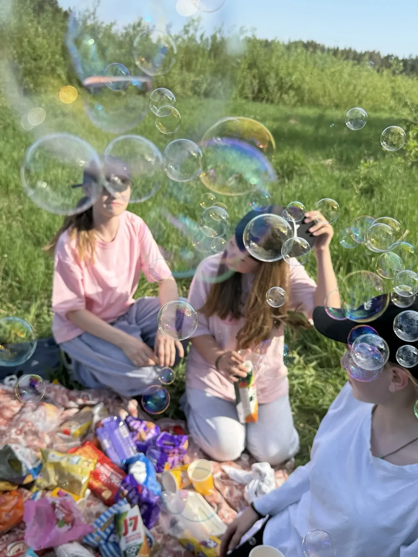 Сегодня 6 «Б» устроил настоящий день приключений! 🚴🏼🌈  Сначала ребята дружно крутили педали на велоз