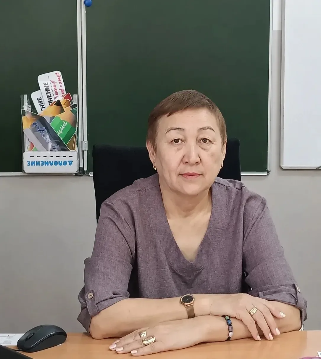Сегодня свой день рождения отмечает та, кто уже больше 35 лет дарит ученикам любовь к языкам и миру!