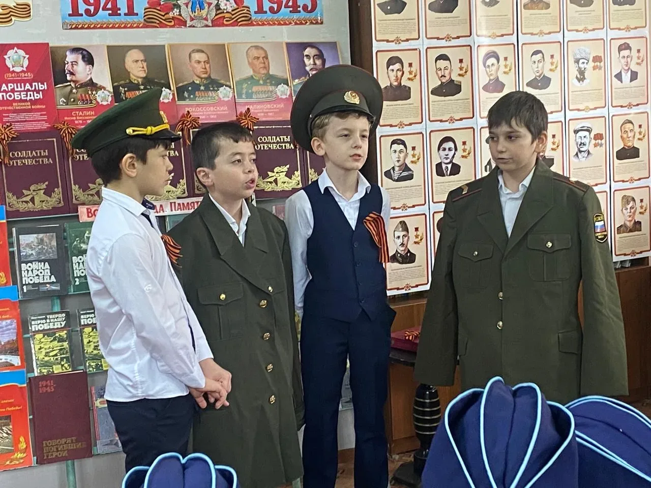 Строка за строкой, песня за песней 🎶  В городской библиотеке было по-особенному душевно.📚🎵  Вместе с