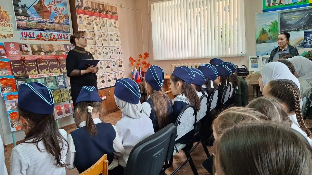 Строка за строкой, песня за песней 🎶  В городской библиотеке было по-особенному душевно.📚🎵  Вместе с
