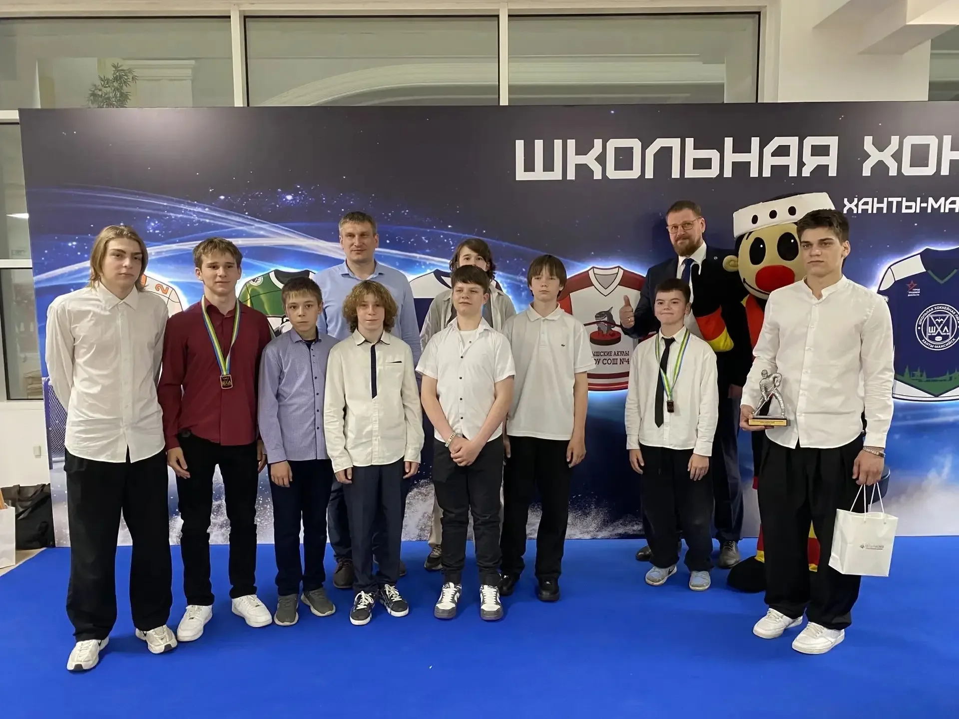 Гордость нашей школы!  Вчера, 19 мая, в Ханты-Мансийске прошла торжественная церемония награждения п