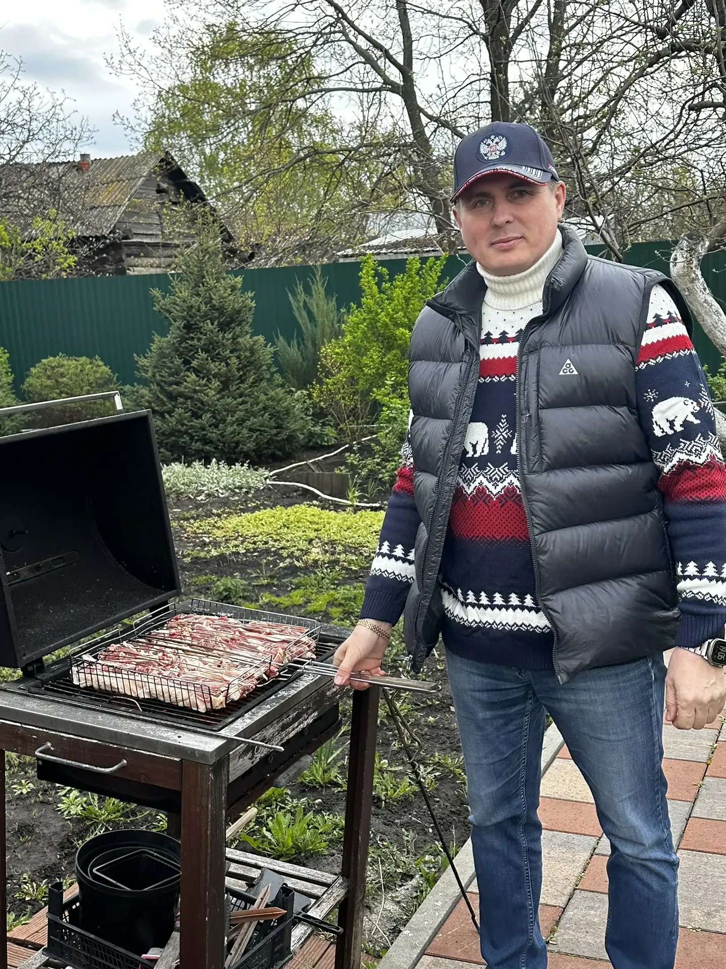 С 1 мая, друзья! 🔥  Открыл сезон шашлыков и майских выходных🍖🌞  Пусть у всех будет больше тепла, отд