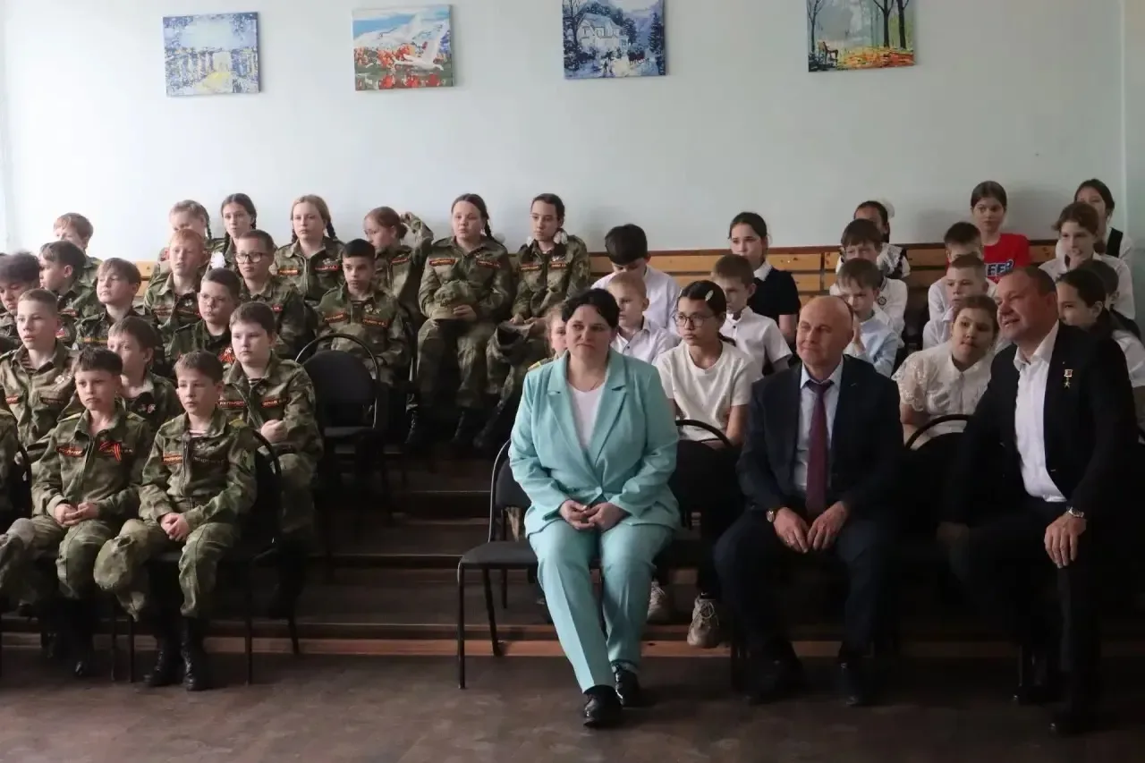 Честь быть рядом: Герой России в Хабаровске 🇷🇺  В Хабаровске в рамках проекта «Время Героев» находит
