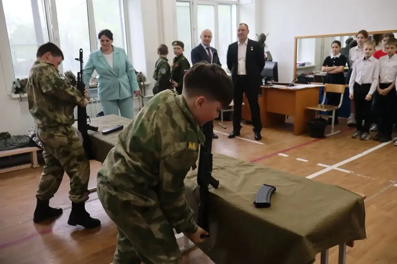 Честь быть рядом: Герой России в Хабаровске 🇷🇺  В Хабаровске в рамках проекта «Время Героев» находит