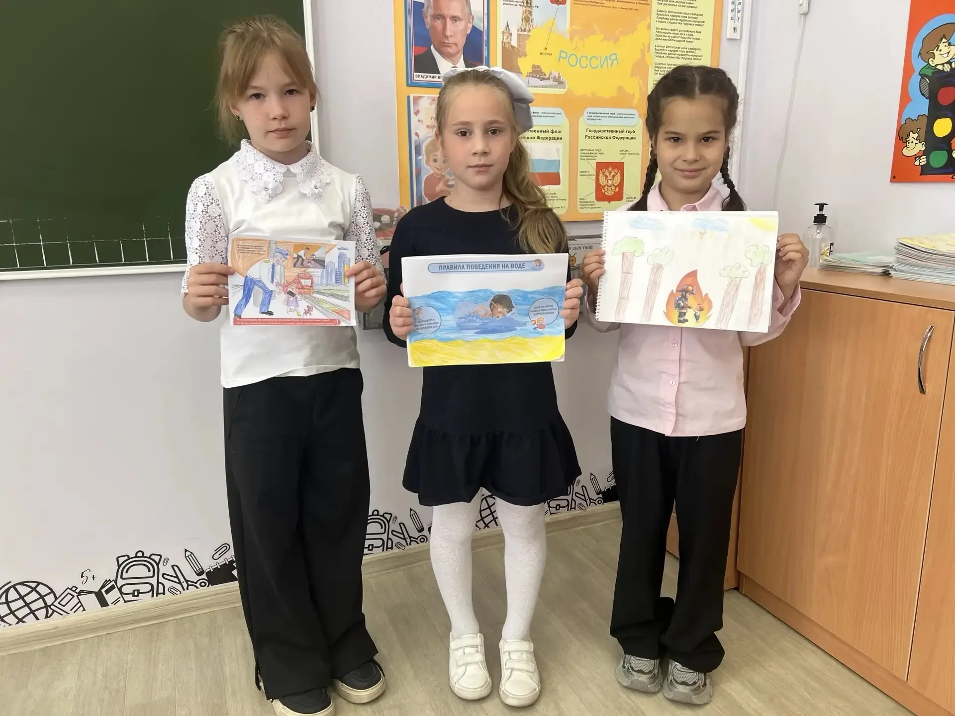 🌞 Лето и безопасность: обсуждаем с 1Б!  Сегодня ребята 1Б класса собрались, чтобы поговорить о самом