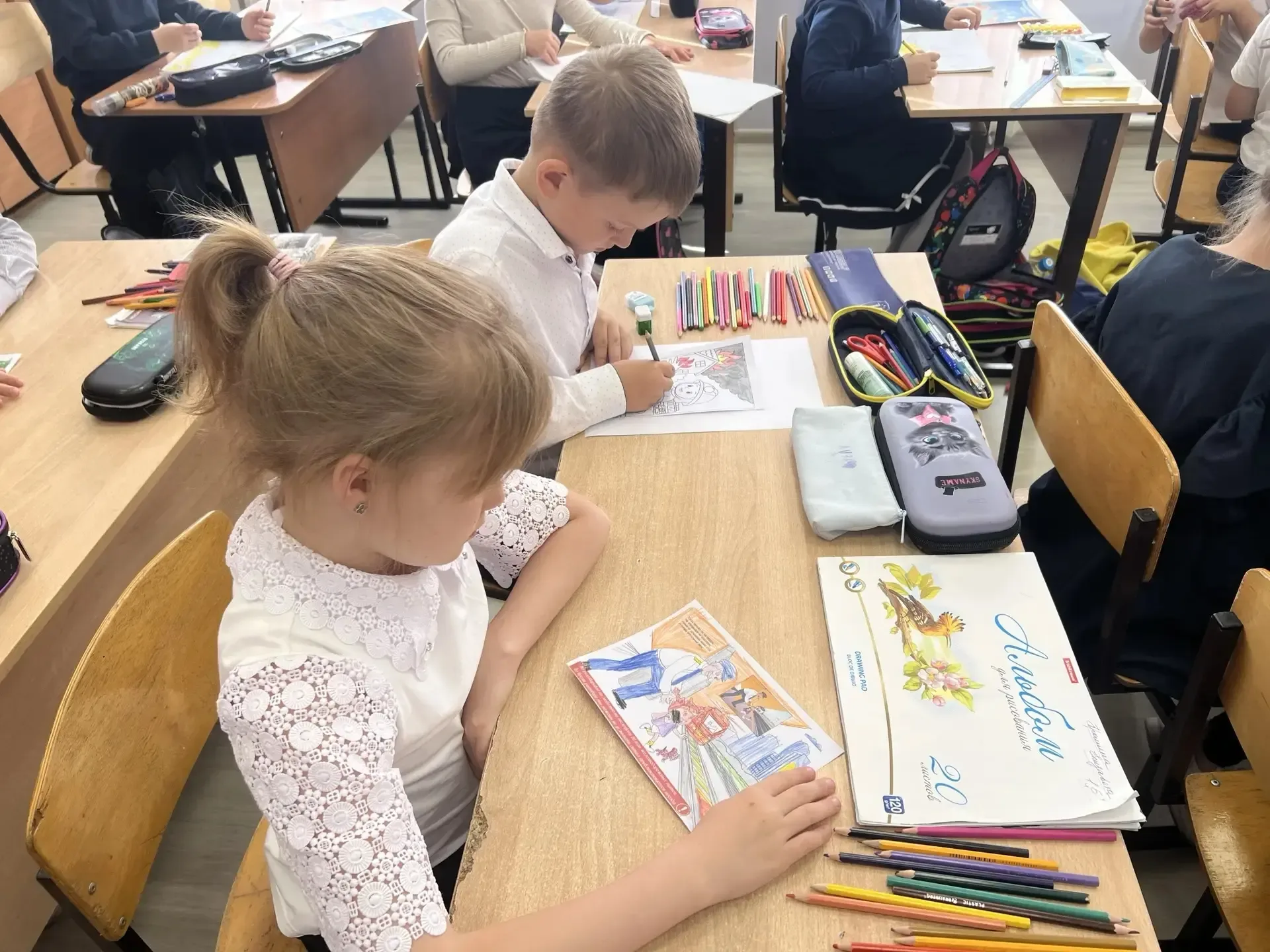 🌞 Лето и безопасность: обсуждаем с 1Б!  Сегодня ребята 1Б класса собрались, чтобы поговорить о самом
