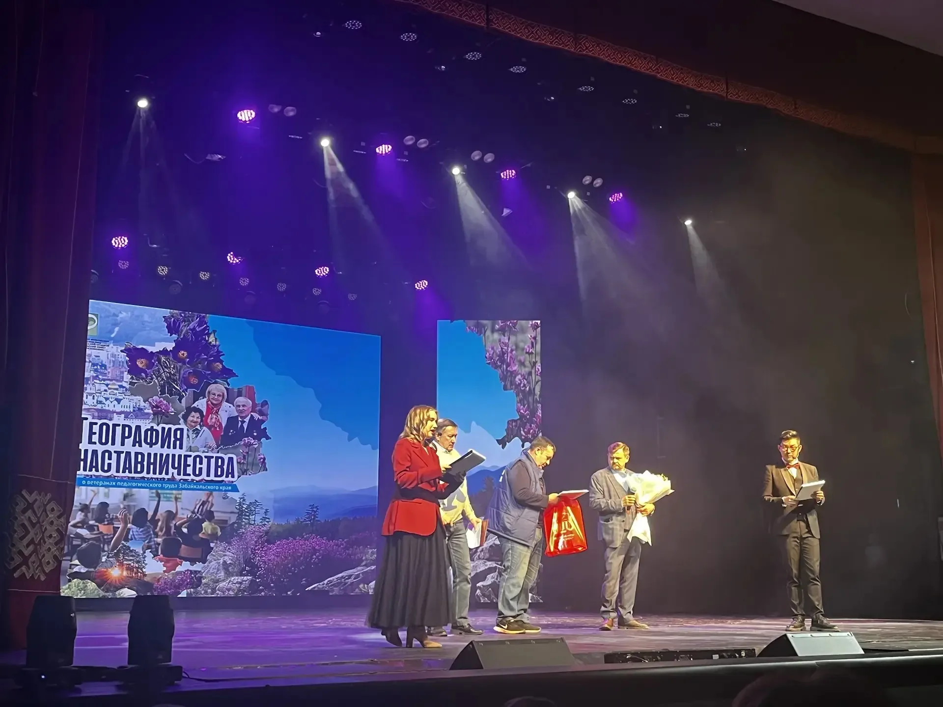 12 мая состоялось замечательное  мероприятие в Забайкальских узорах, посвящённое ветеранам труда, пе