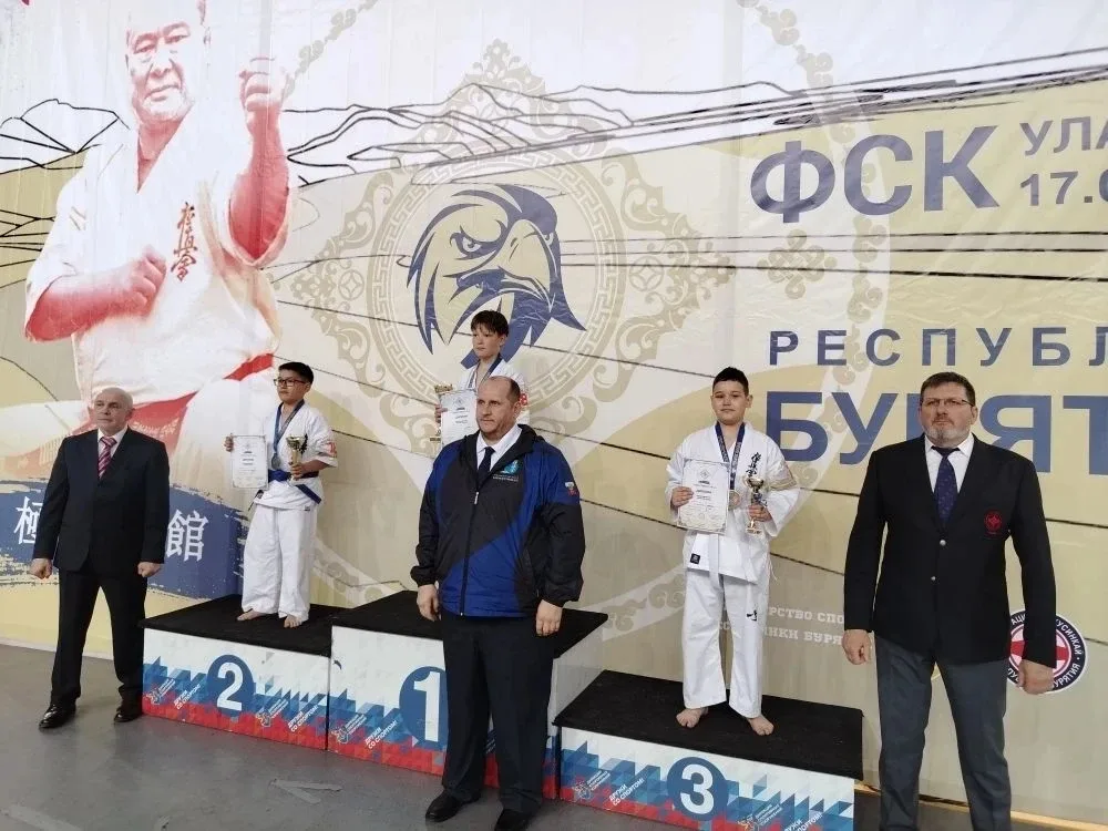 Елягин Максим, ученик 5Б класса, одержал победу и занял 2ое место на соревнованиях в городе Улан Удэ
