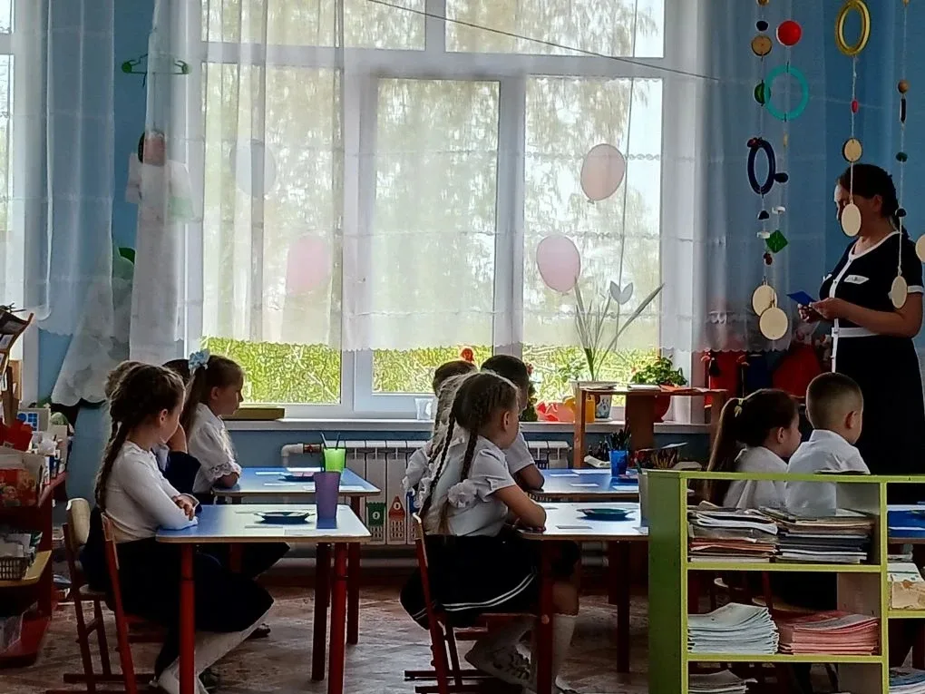 14 мая 2026 года в МБДОУ "Алёнушка"  учителя 4-х классов посетили комплексное занятие в группе будущ