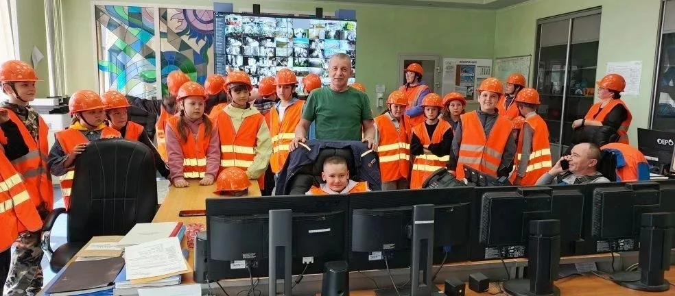 15.05. 4г класс и их классный руководитель Татьяна Леонидовна Бекетова побывали на станции Интер РАО