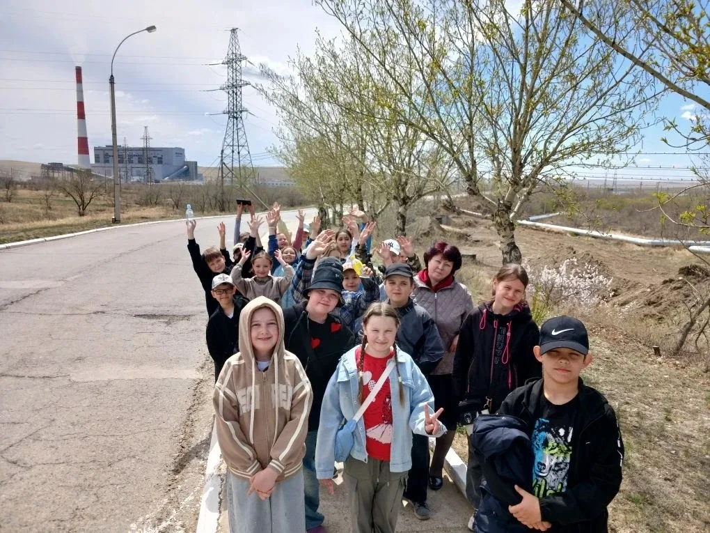 15.05. 4г класс и их классный руководитель Татьяна Леонидовна Бекетова побывали на станции Интер РАО