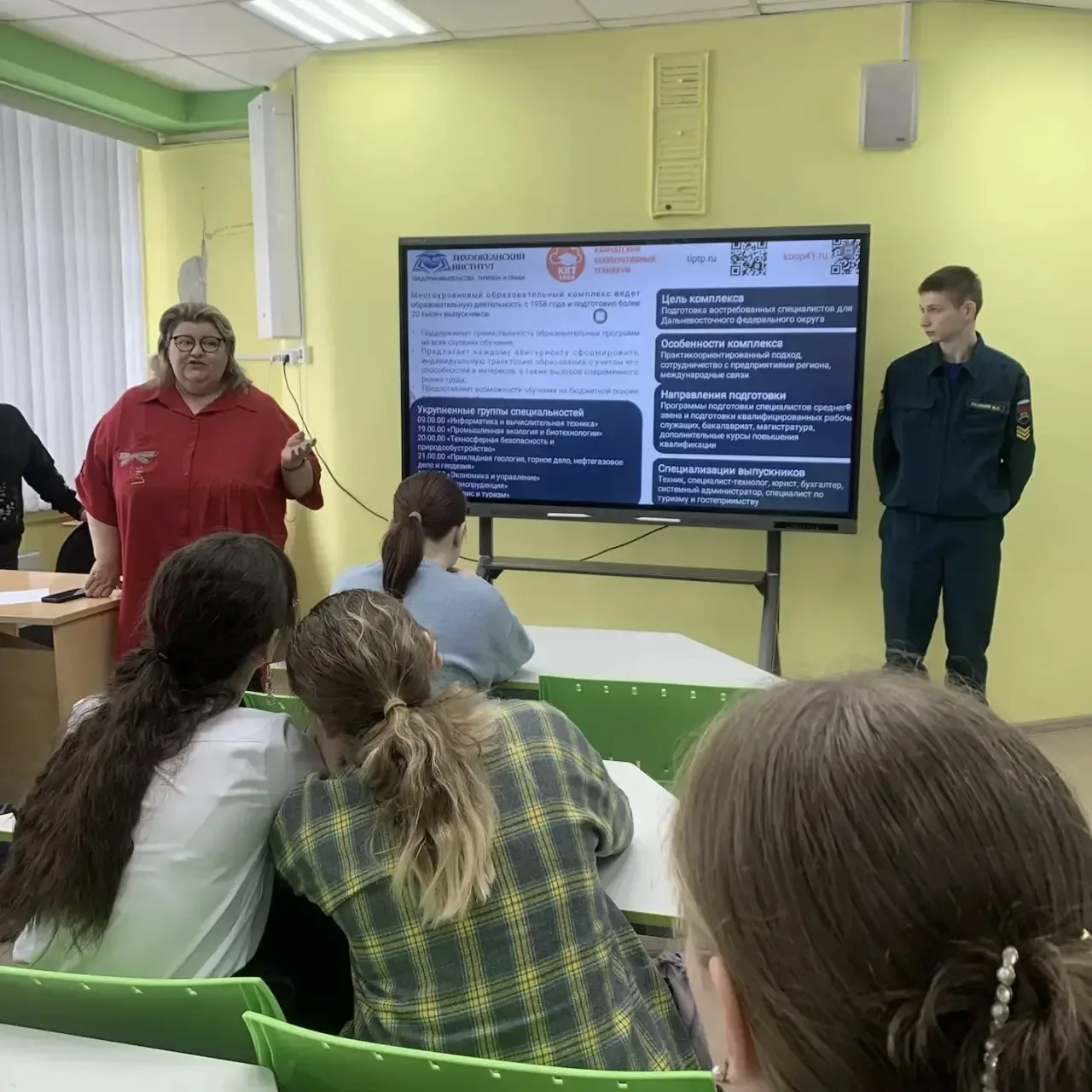 💥 Шаг за шагом к будущей профессии🎓  В школе продолжаются профориентационные встречи для выпускников