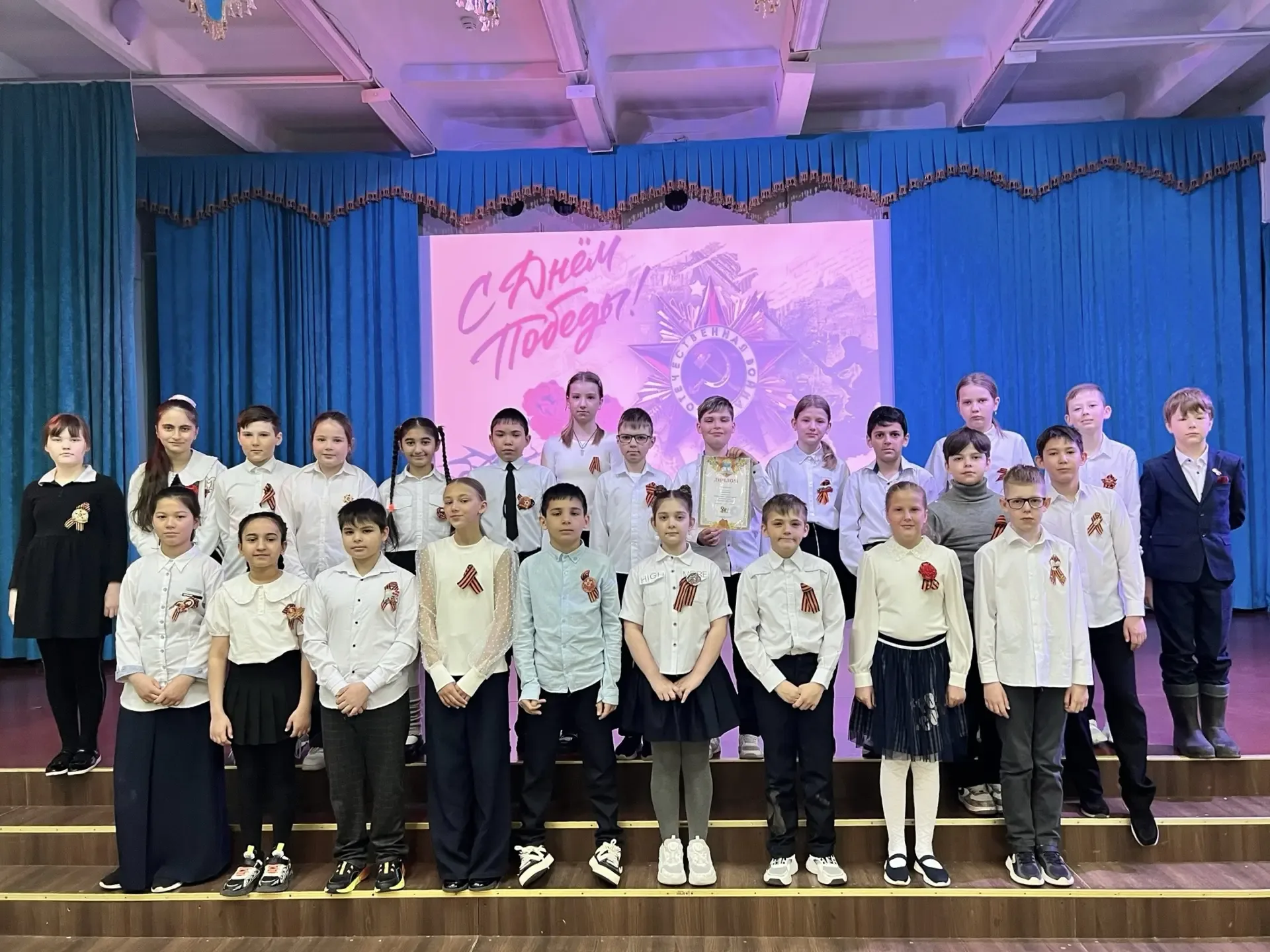 🎶 Песни Победы, которые звучат от сердца ❤️  В нашей школе стартовал фестиваль «Праздник Победной ве