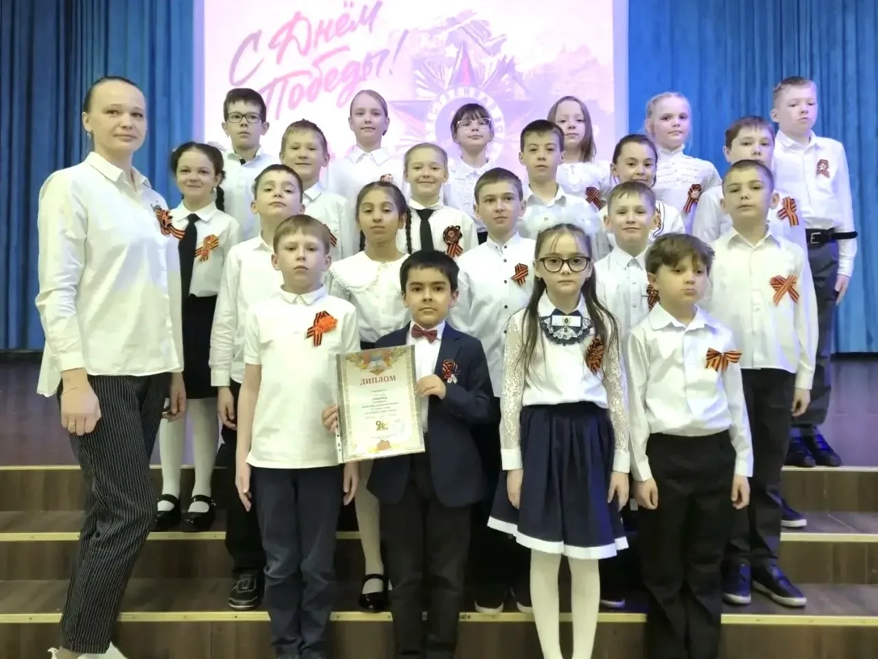 🎶 Песни Победы, которые звучат от сердца ❤️  В нашей школе стартовал фестиваль «Праздник Победной ве