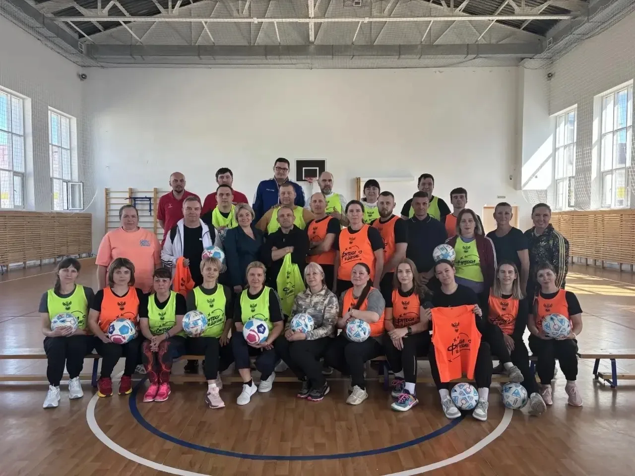 ⚽ Футбол в школе: учиться у лучших!  Педагоги МБОУ "СОШ №6 им. Сирина Н.И." всегда стремятся быть в 