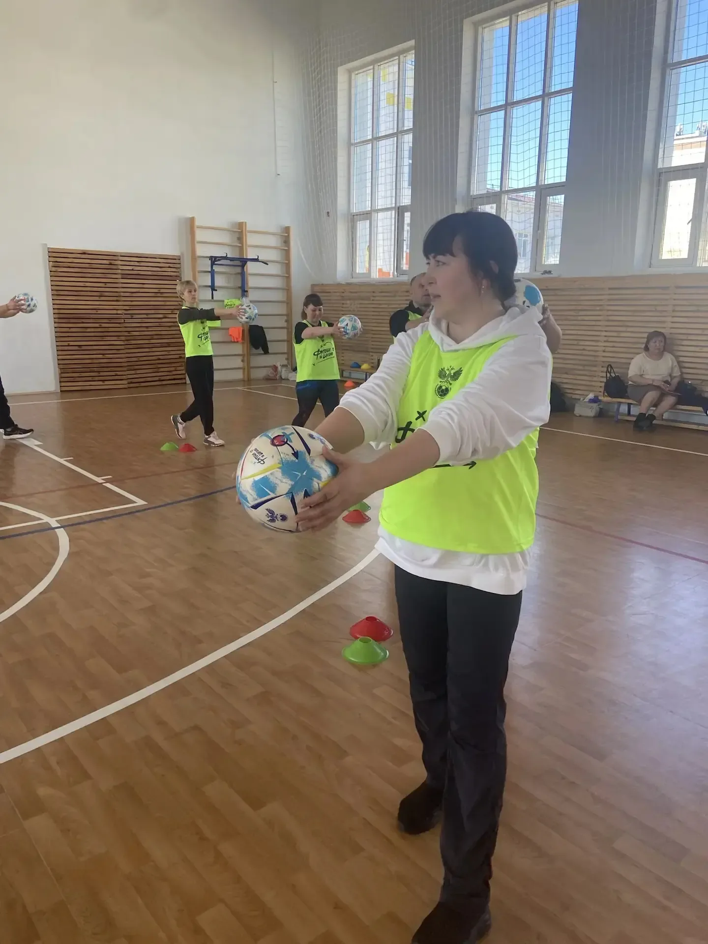 ⚽ Футбол в школе: учиться у лучших!  Педагоги МБОУ "СОШ №6 им. Сирина Н.И." всегда стремятся быть в 