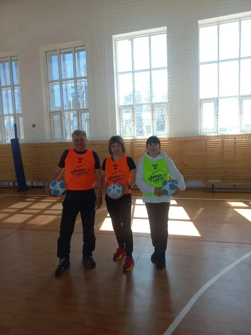 ⚽ Футбол в школе: учиться у лучших!  Педагоги МБОУ "СОШ №6 им. Сирина Н.И." всегда стремятся быть в 