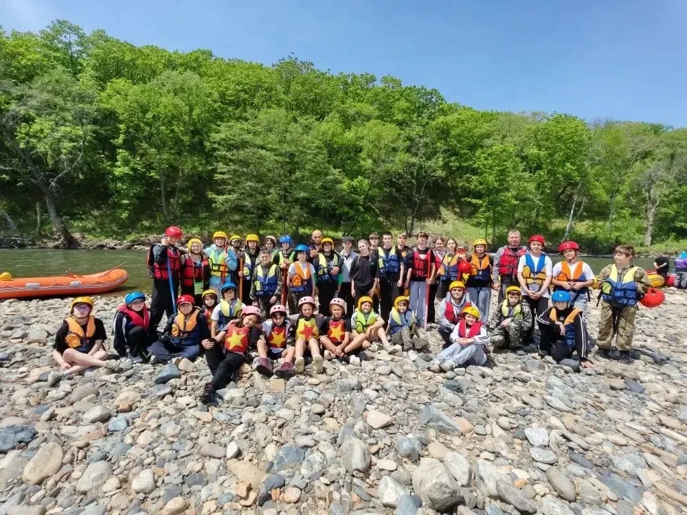 🏞️16.05.26 Сплав по реке   🌎Сплав по реке на рафтах уже превратился в настоящую традицию для ученико