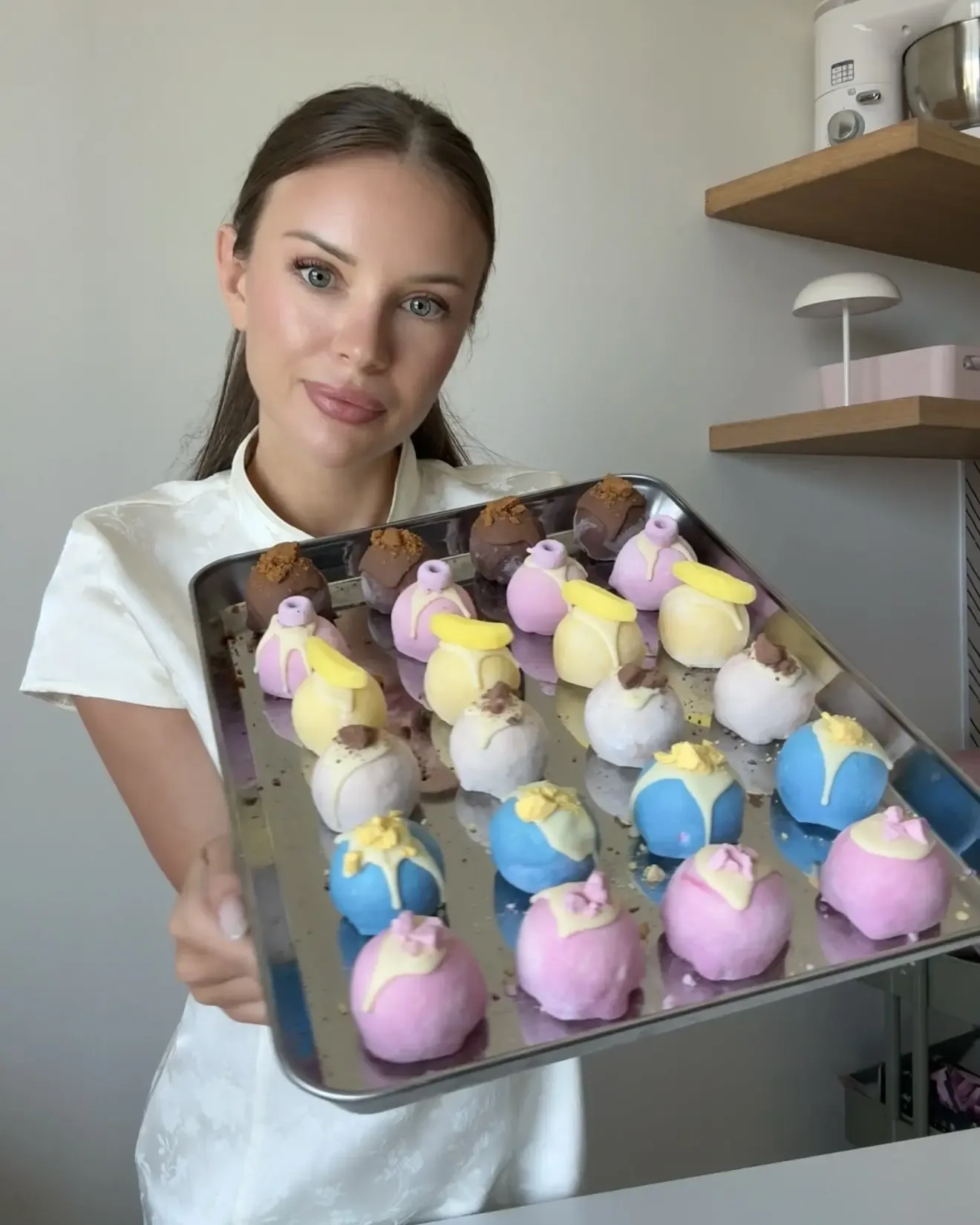 Этот десерт обязательно нужно приготовить летом😍  Азиатские блинные рулеты (или креп-роллы) — нежнос