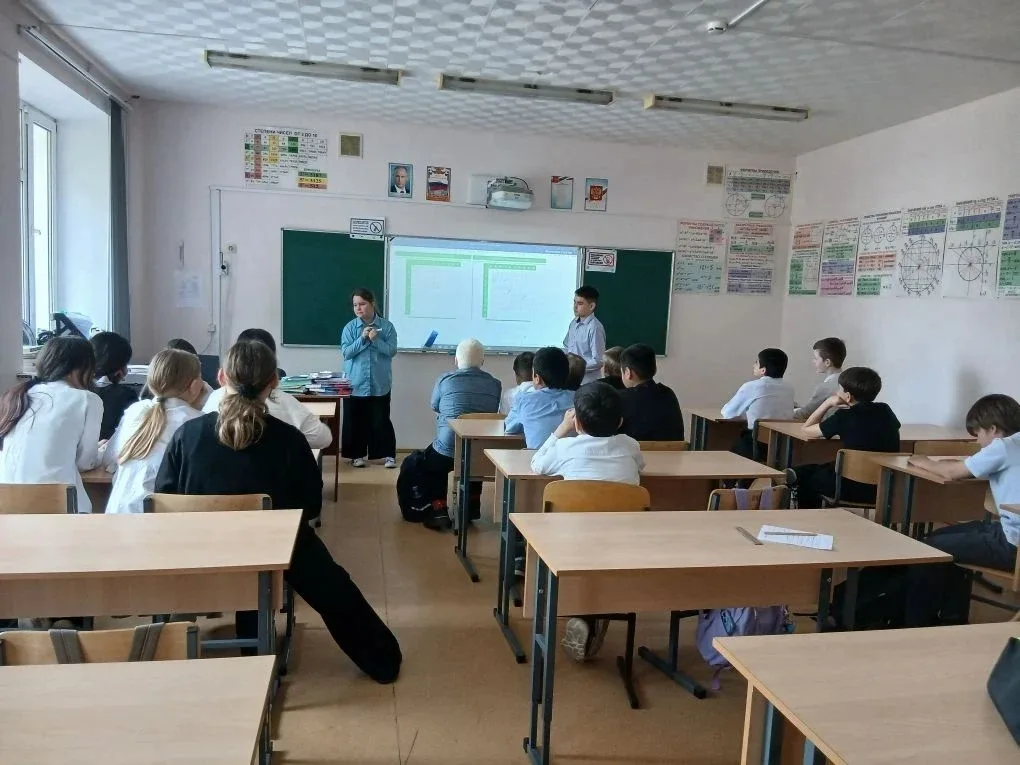 Еженедельная линейка     18 мая — старт новой учебной недели! Утро в нашей школе традиционно началос