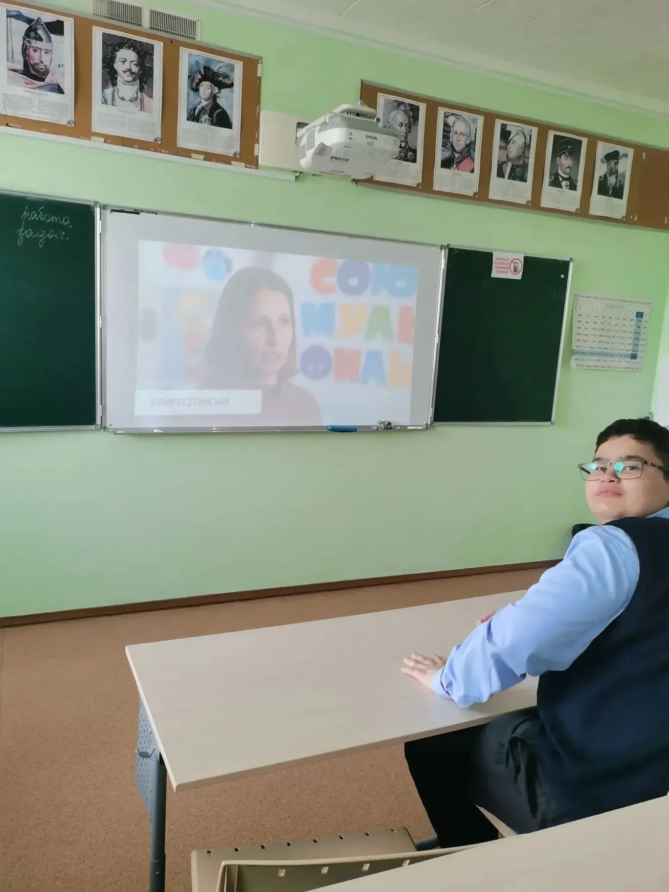 Еженедельная линейка     18 мая — старт новой учебной недели! Утро в нашей школе традиционно началос