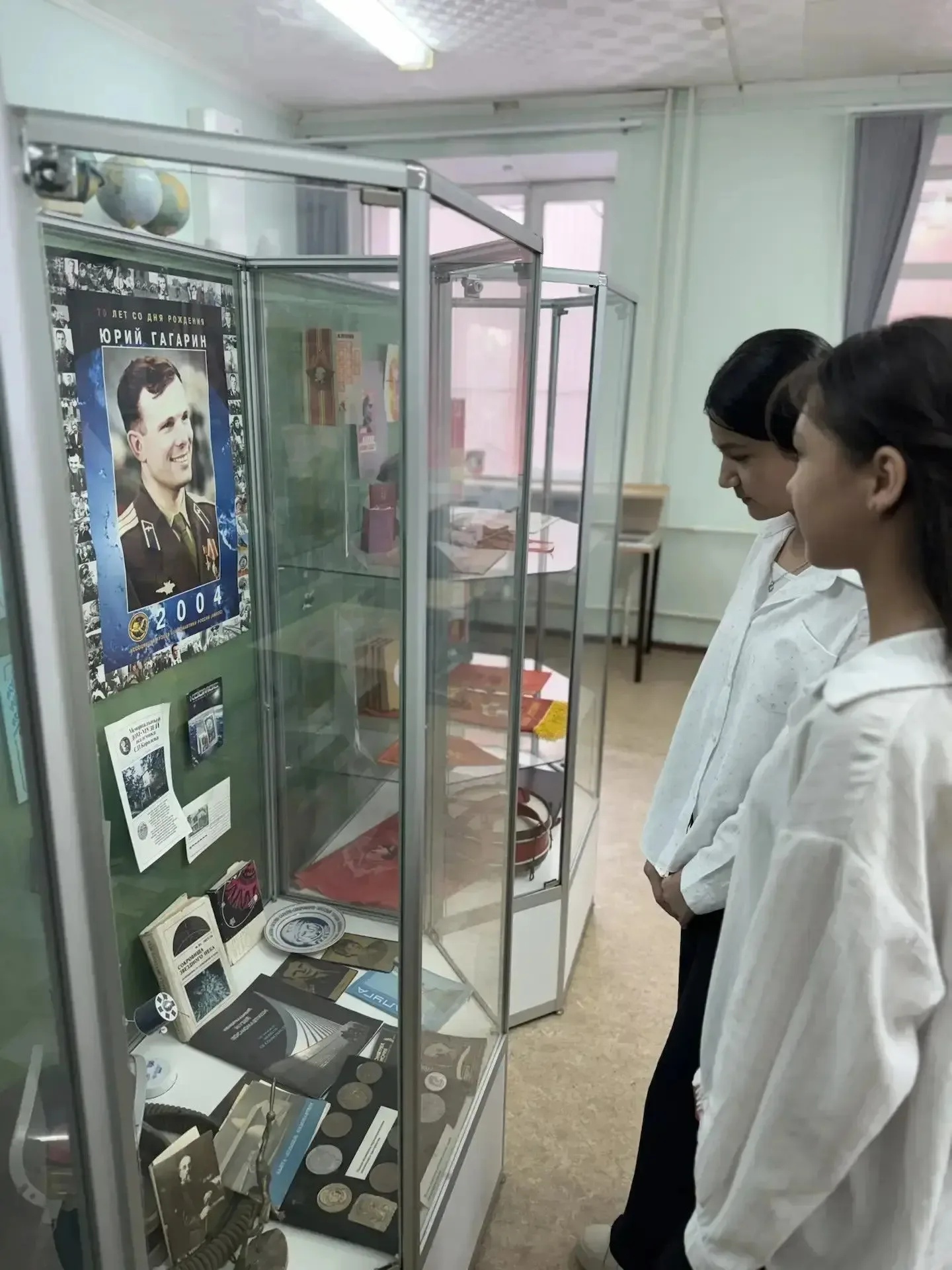 Школьный музей не перестает удивлять! 📜✨  18 мая отмечается День музеев. Экскурсия в школьный музей 