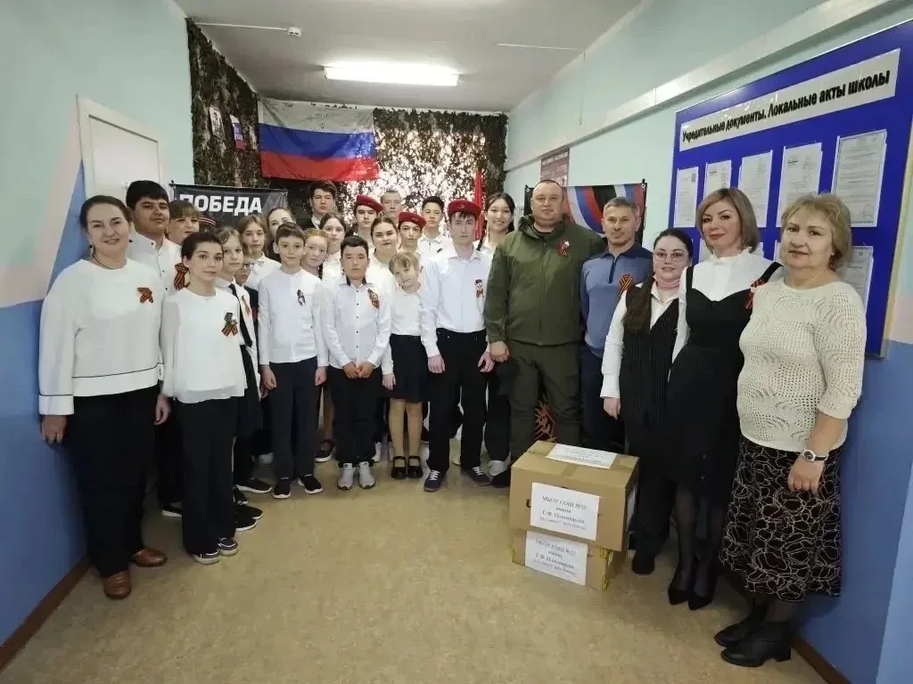🕯 Сегодня в нашей школе произошло важное событие — торжественное открытие выставки «Долг. Честь. Муж