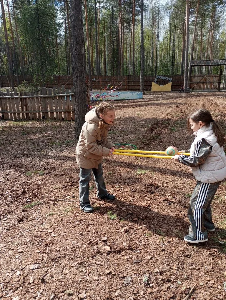 Что может быть лучше прогулки с одноклассниками и любимым учителем в лесу, когда прекрасная погода, 