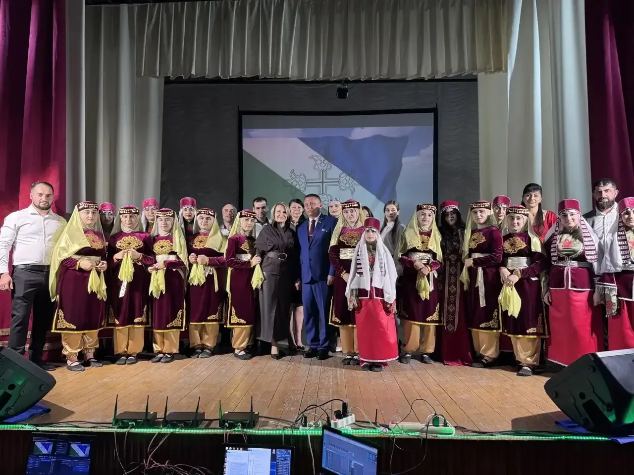 В Азовском районе прошел смотр-выставка обычаев удинской диаспоры ко Дню коренных народов  В Доме ку