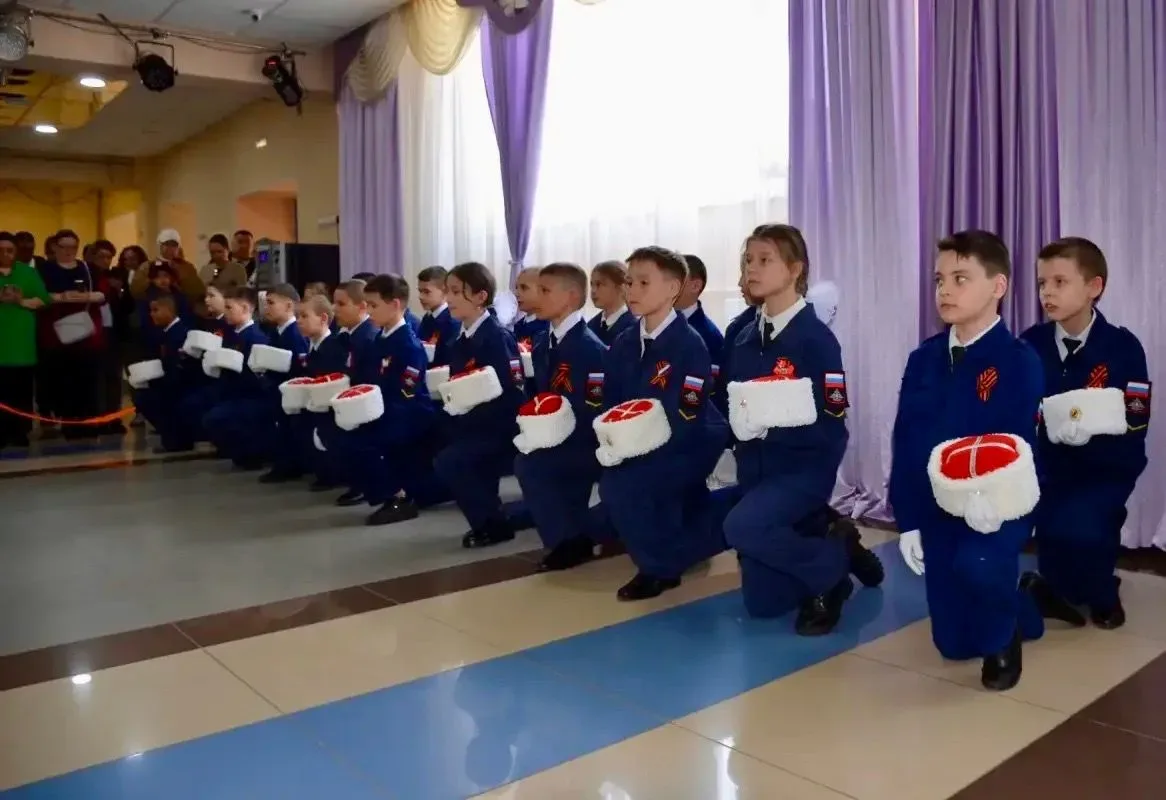 ️🇷🇺🇷🇺🇷🇺Торжественное посвящение в кадеты: новый этап для 5В класса! 5 мая состоялось важное и волную