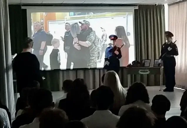 🇷🇺 «Парта Героя»: место, где живёт память  Наша школа вновь стала частью большой патриотической трад