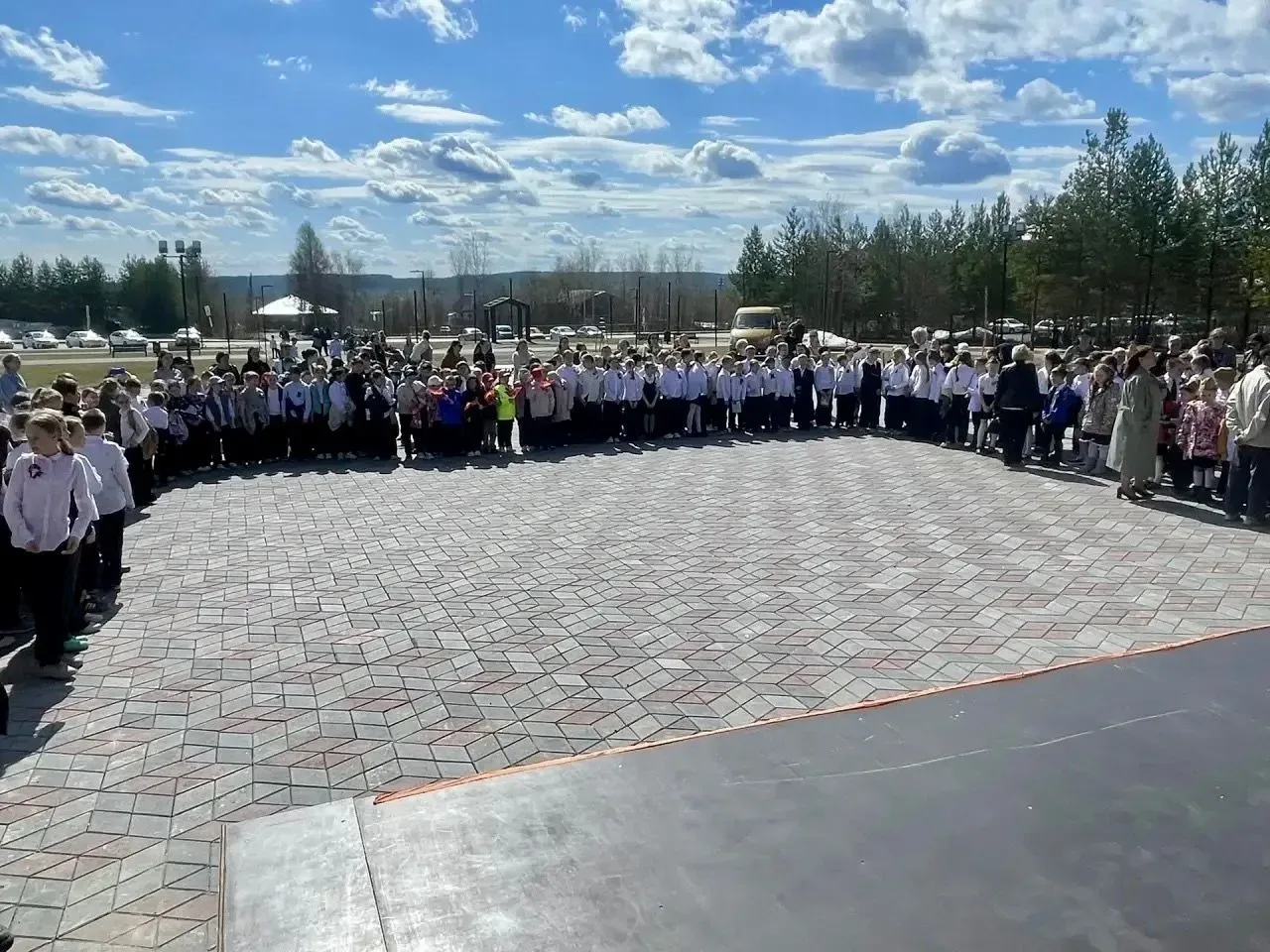 🎼🎼🎼Наши ученики — участники акции «Песни Победы»! Сегодня особенный день: ученики нашей школы принял