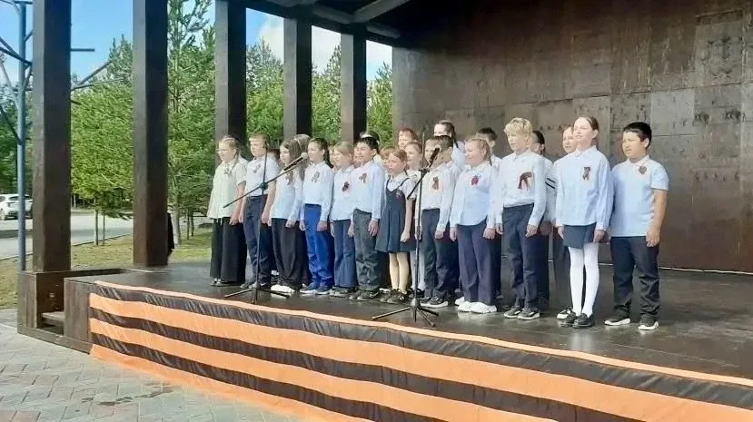 🎼🎼🎼Наши ученики — участники акции «Песни Победы»! Сегодня особенный день: ученики нашей школы принял